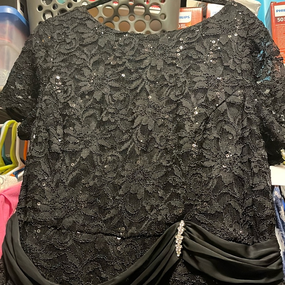 Bridal. Mother of the bride. Long black dress. Size 18. Floor length. Zip back.
